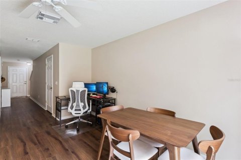 Townhouse in Oviedo, Florida 2 bedrooms, 124.86 sq.m. № 2238651 - photo 15