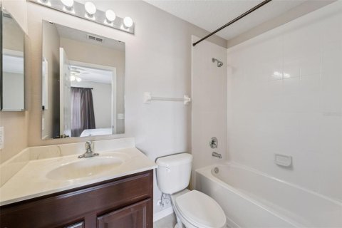 Townhouse in Oviedo, Florida 2 bedrooms, 124.86 sq.m. № 2238651 - photo 8