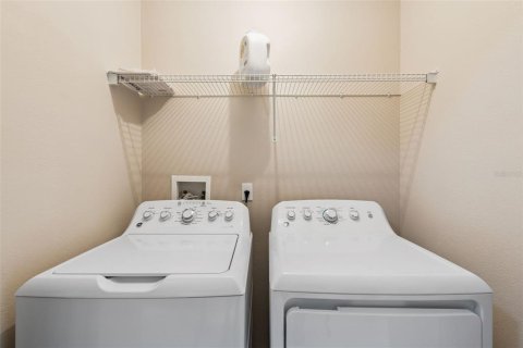 Townhouse in Oviedo, Florida 2 bedrooms, 124.86 sq.m. № 2238651 - photo 21
