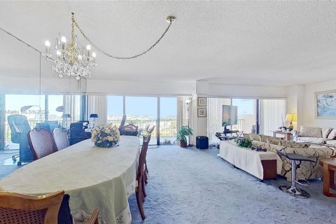 Condo in Miami, Florida, 2 bedrooms  № 1937866 - photo 3