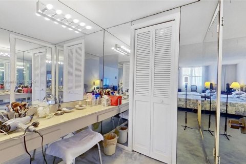 Condo in Miami, Florida, 2 bedrooms  № 1937866 - photo 15
