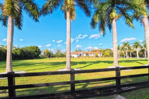 House in Loxahatchee Groves, Florida 5 bedrooms, 417.22 sq.m. № 2146414 - photo 4