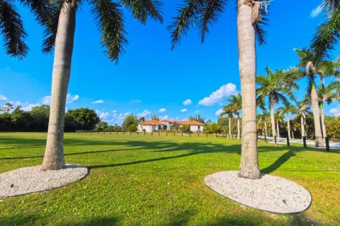 House in Loxahatchee Groves, Florida 5 bedrooms, 417.22 sq.m. № 2146414 - photo 5