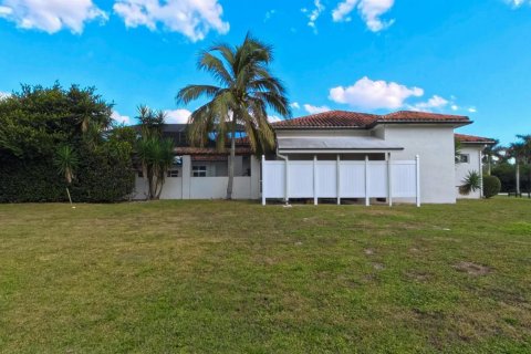 House in Loxahatchee Groves, Florida 5 bedrooms, 417.22 sq.m. № 2146414 - photo 12