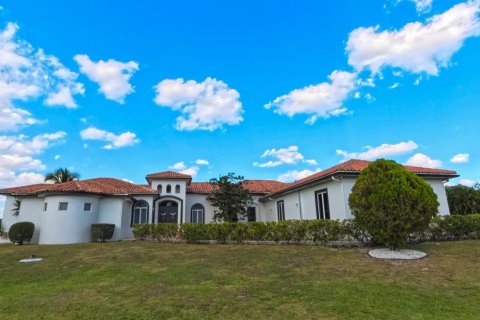 House in Loxahatchee Groves, Florida 5 bedrooms, 417.22 sq.m. № 2146414 - photo 2