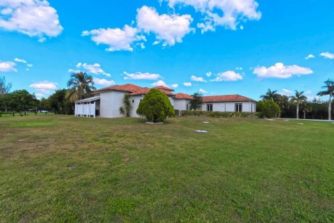 House in Loxahatchee Groves, Florida 5 bedrooms, 417.22 sq.m. № 2146414 - photo 13