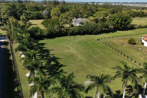 House in Loxahatchee Groves, Florida 5 bedrooms, 417.22 sq.m. № 2146414 - photo 9