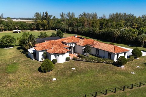 House in Loxahatchee Groves, Florida 5 bedrooms, 417.22 sq.m. № 2146414 - photo 11