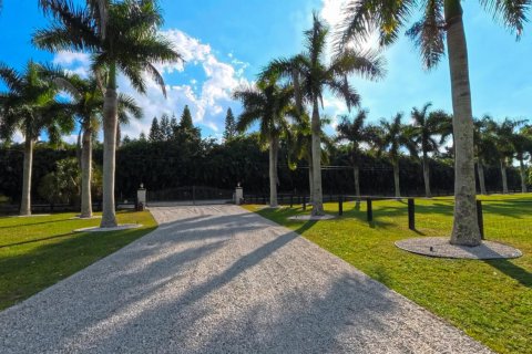 House in Loxahatchee Groves, Florida 5 bedrooms, 417.22 sq.m. № 2146414 - photo 8