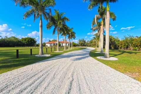 House in Loxahatchee Groves, Florida 5 bedrooms, 417.22 sq.m. № 2146414 - photo 7