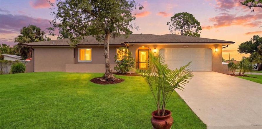 Casa en Port Charlotte, Florida 3 dormitorios, 163.69 m2 № 2220318