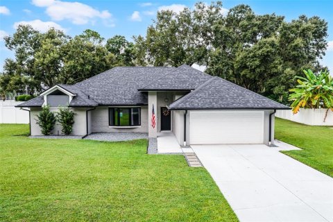 House in Eustis, Florida 3 bedrooms, 217.3 sq.m. № 1904094 - photo 2