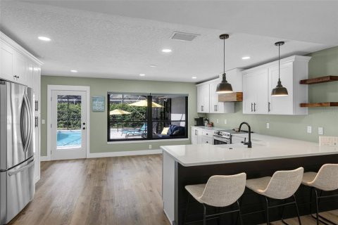 House in Eustis, Florida 3 bedrooms, 217.3 sq.m. № 1904094 - photo 9