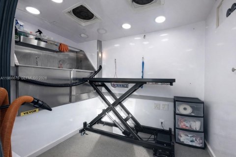 Commercial property in Davie, Florida № 2031831 - photo 13