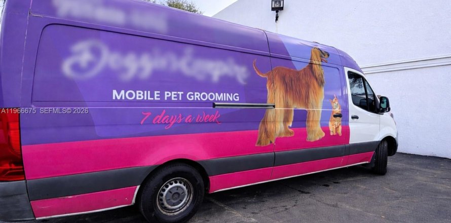 Commercial property in Davie, Florida № 2031831