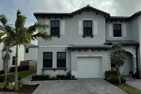 Townhouse in Homestead, Florida 4 bedrooms, 186.27 sq.m. № 1864680 - photo 1