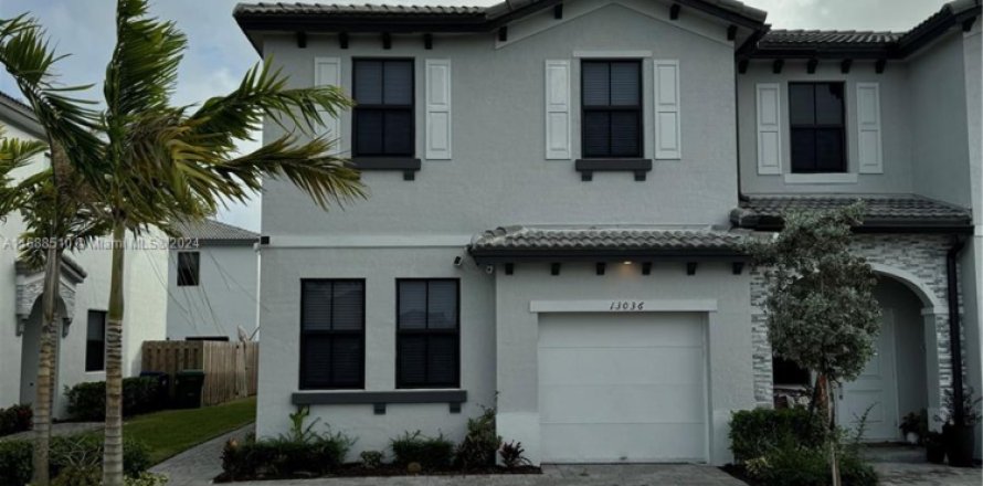 Townhouse in Homestead, Florida 4 bedrooms, 186.27 sq.m. № 1864680