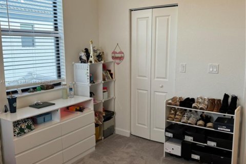 Townhouse in Homestead, Florida 4 bedrooms, 186.27 sq.m. № 1864680 - photo 18