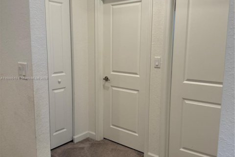 Townhouse in Homestead, Florida 4 bedrooms, 186.27 sq.m. № 1864680 - photo 20
