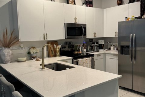 Townhouse in Homestead, Florida 4 bedrooms, 186.27 sq.m. № 1864680 - photo 5
