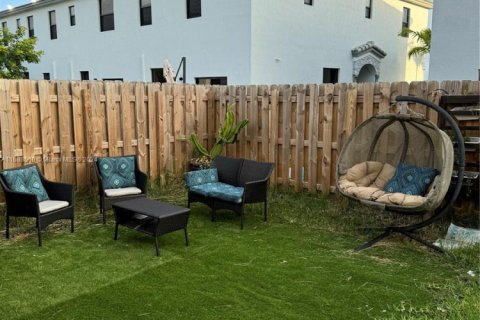 Townhouse in Homestead, Florida 4 bedrooms, 186.27 sq.m. № 1864680 - photo 25