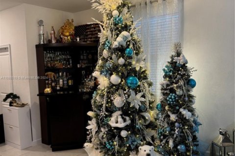 Townhouse in Homestead, Florida 4 bedrooms, 186.27 sq.m. № 1864680 - photo 8