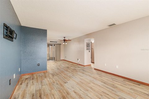 Condo in Lakeland, Florida, 2 bedrooms  № 2222606 - photo 8