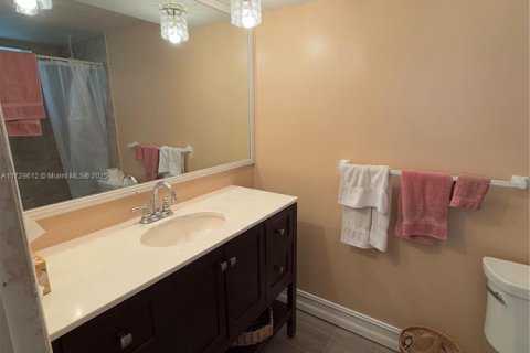 Condo in Lauderdale Lakes, Florida, 2 bedrooms  № 1881989 - photo 14