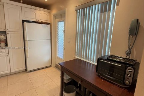 Condo in Lauderdale Lakes, Florida, 2 bedrooms  № 1881989 - photo 5