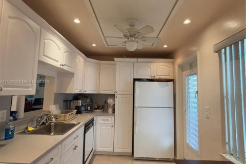 Condo in Lauderdale Lakes, Florida, 2 bedrooms  № 1881989 - photo 3