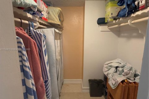 Condo in Lauderdale Lakes, Florida, 2 bedrooms  № 1881989 - photo 16