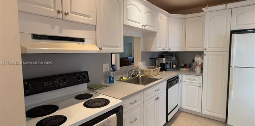 Condo in Lauderdale Lakes, Florida, 2 bedrooms  № 1881989