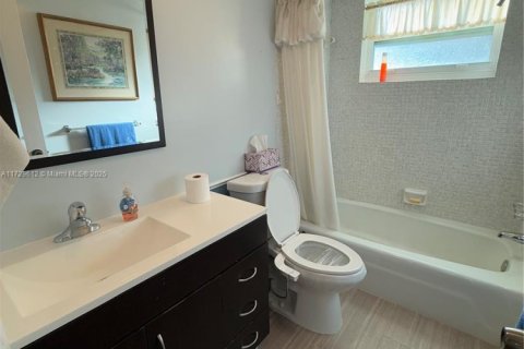 Condo in Lauderdale Lakes, Florida, 2 bedrooms  № 1881989 - photo 9