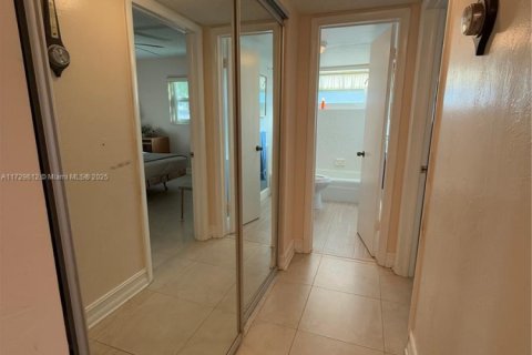 Condo in Lauderdale Lakes, Florida, 2 bedrooms  № 1881989 - photo 7