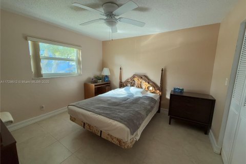 Condo in Lauderdale Lakes, Florida, 2 bedrooms  № 1881989 - photo 10