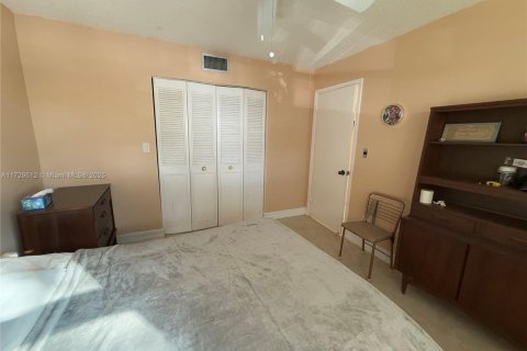 Condo in Lauderdale Lakes, Florida, 2 bedrooms  № 1881989 - photo 12