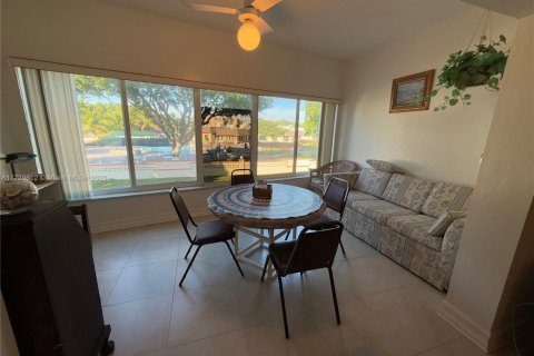 Condo in Lauderdale Lakes, Florida, 2 bedrooms  № 1881989 - photo 4
