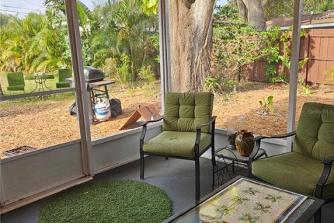 House in New Port Richey, Florida 2 bedrooms, 97.36 sq.m. № 1679427 - photo 2