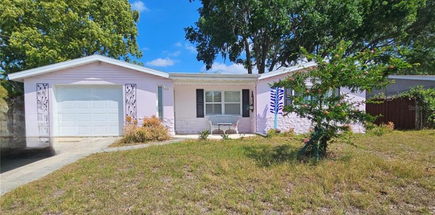 House in New Port Richey, Florida 2 bedrooms, 97.36 sq.m. № 1679427