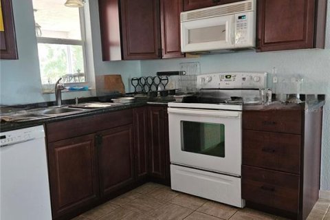 House in New Port Richey, Florida 2 bedrooms, 97.36 sq.m. № 1679427 - photo 6
