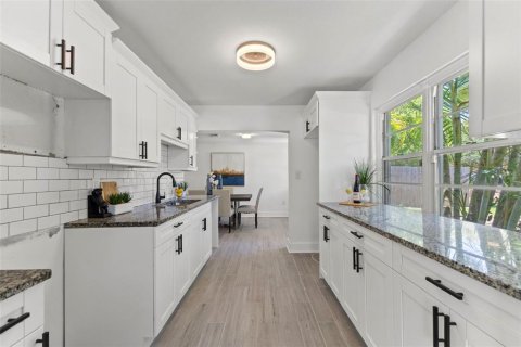 Casa en venta en Tampa, Florida, 3 dormitorios, 123 m2 № 2157610 - foto 10