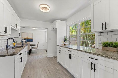 Casa en venta en Tampa, Florida, 3 dormitorios, 123 m2 № 2157610 - foto 9