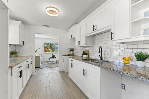 Casa en venta en Tampa, Florida, 3 dormitorios, 123 m2 № 2157610 - foto 11
