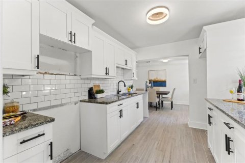 Casa en venta en Tampa, Florida, 3 dormitorios, 123 m2 № 2157610 - foto 8