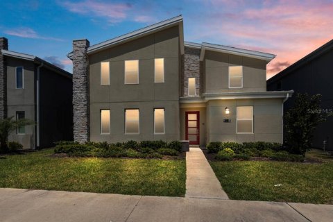 Casa en Kissimmee, Florida 9 dormitorios, 398.46 m2 № 2138358