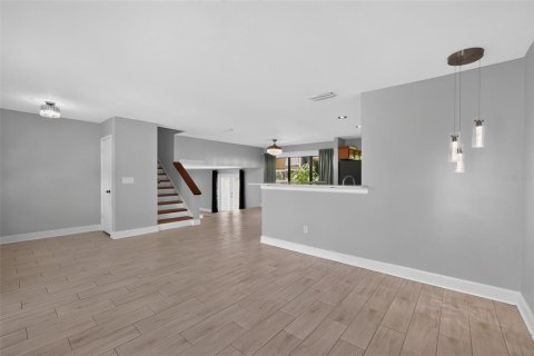 Villa ou maison à vendre à Tampa, Floride: 4 chambres, 183.2 m2 № 2156891 - photo 5