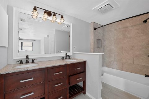 Villa ou maison à vendre à Tampa, Floride: 4 chambres, 183.2 m2 № 2156891 - photo 27