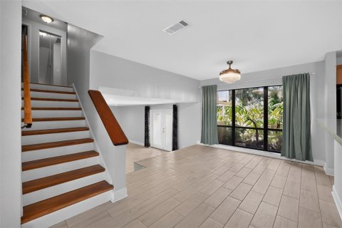 Villa ou maison à vendre à Tampa, Floride: 4 chambres, 183.2 m2 № 2156891 - photo 9