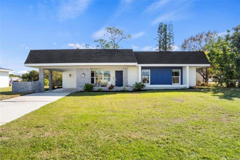 House in Port Charlotte, Florida 3 bedrooms, 123 sq.m. № 1569892 - photo 2