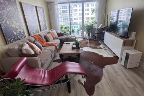 Condo in Hollywood, Florida, 1 bedroom  № 1938926 - photo 3